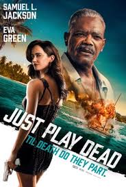 Póster de la película 'Just Play Dead', con Samuel L. Jackson y Eva Green, que muestra una explosión en el fondo y una escena costera.