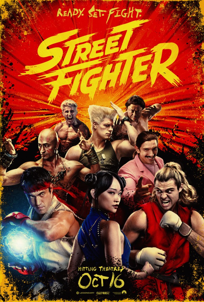 Póster de la película 'Street Fighter' con personajes icónicos en una variedad de poses de combate, fondo colorido con explosiones y texto promocional.